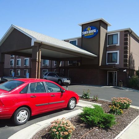 Townhouse Extended Stay Hotel Downtown Lincoln Exterior photo