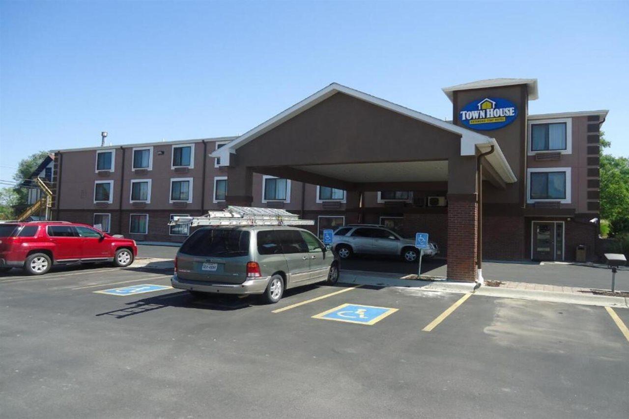 Townhouse Extended Stay Hotel Downtown Lincoln Exterior photo
