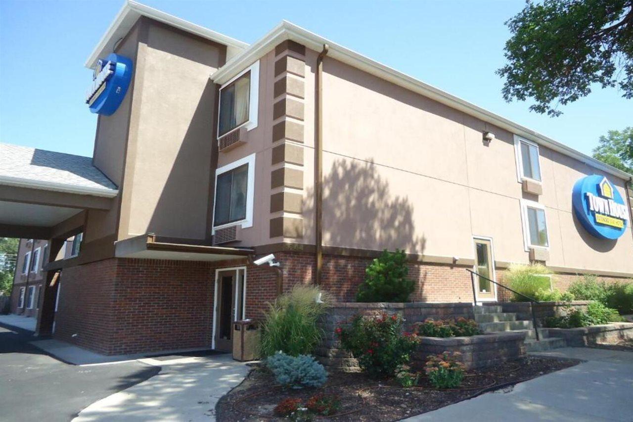 Townhouse Extended Stay Hotel Downtown Lincoln Exterior photo