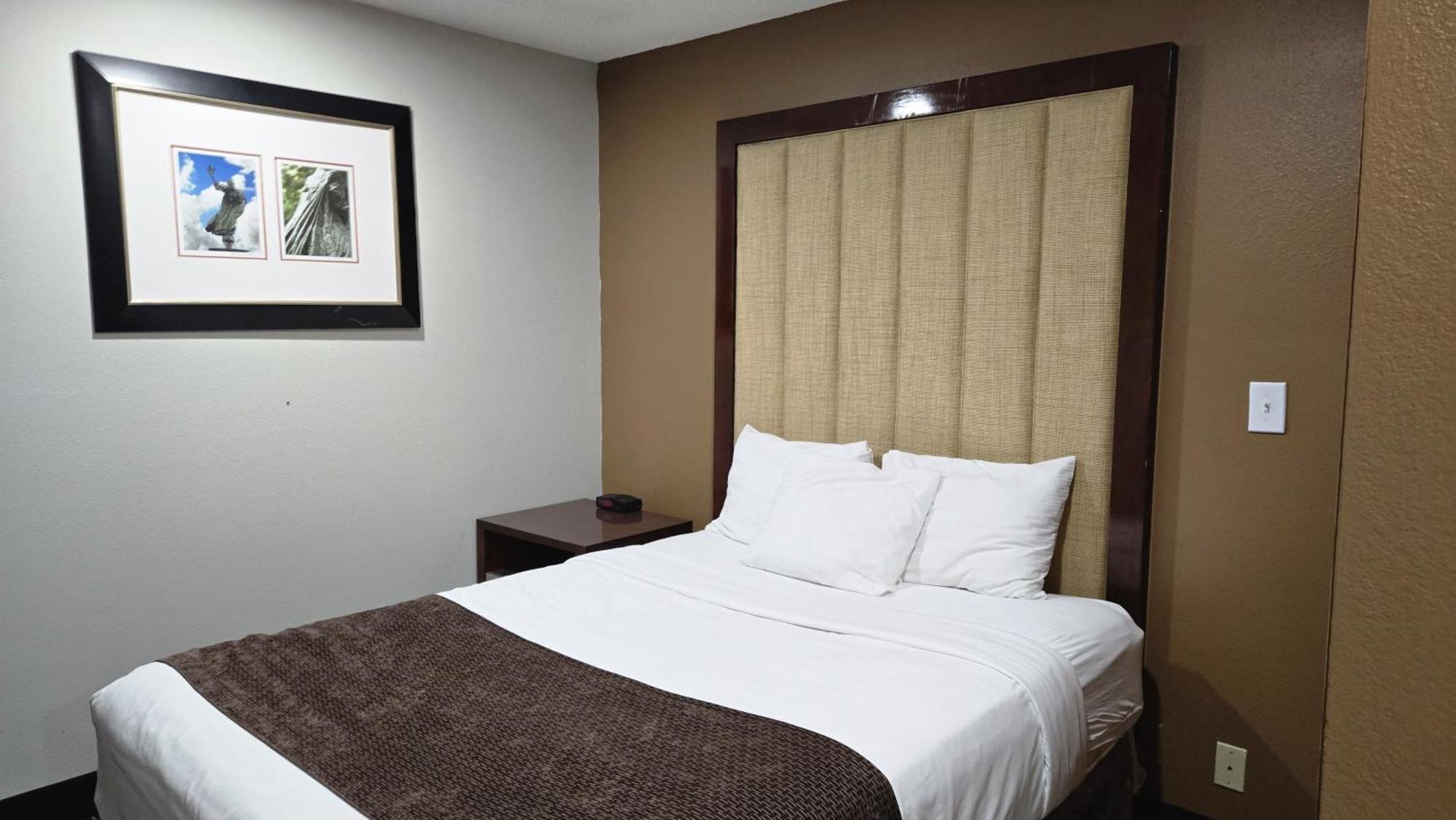 Townhouse Extended Stay Hotel Downtown Lincoln Exterior photo