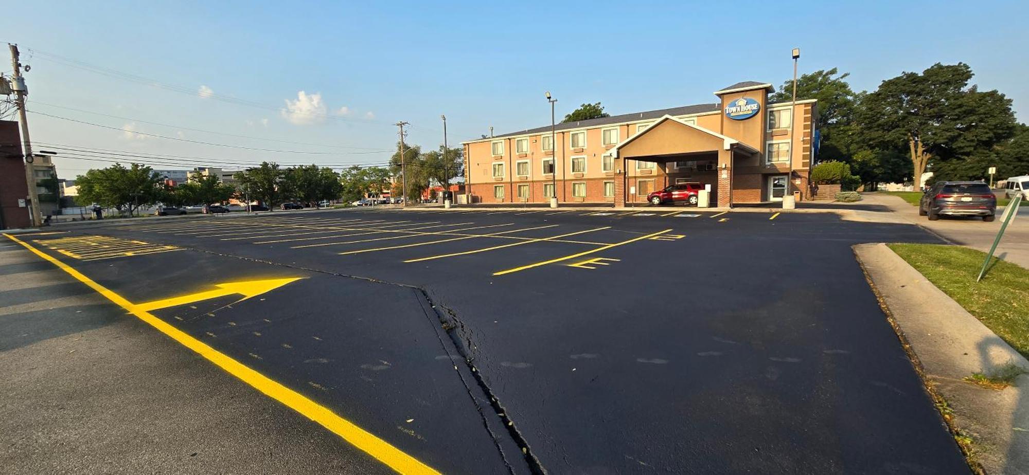 Townhouse Extended Stay Hotel Downtown Lincoln Exterior photo