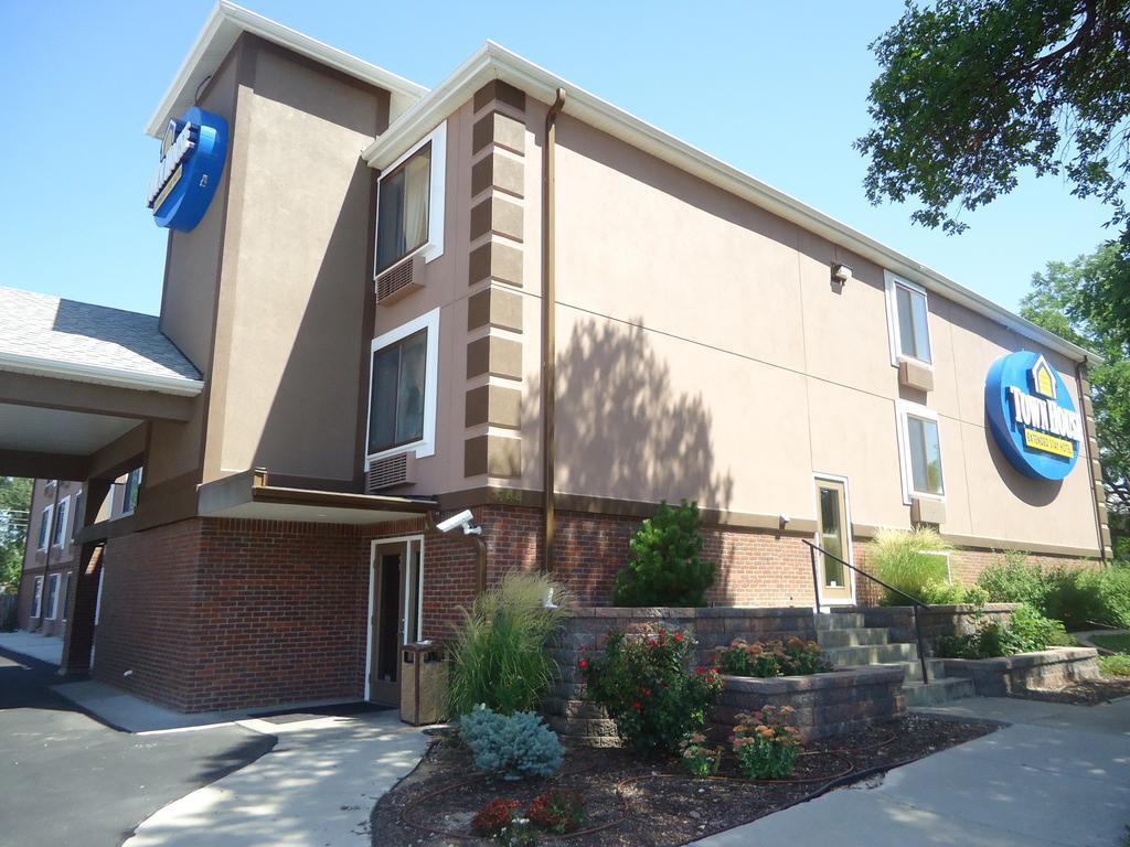 Townhouse Extended Stay Hotel Downtown Lincoln Exterior photo