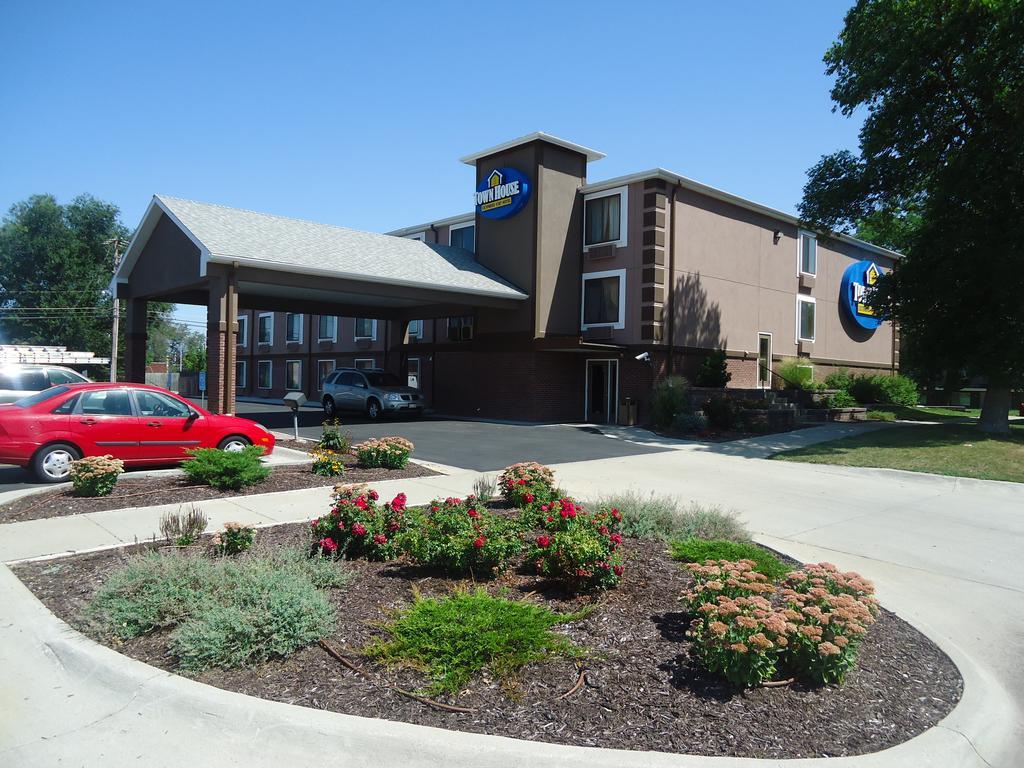 Townhouse Extended Stay Hotel Downtown Lincoln Exterior photo