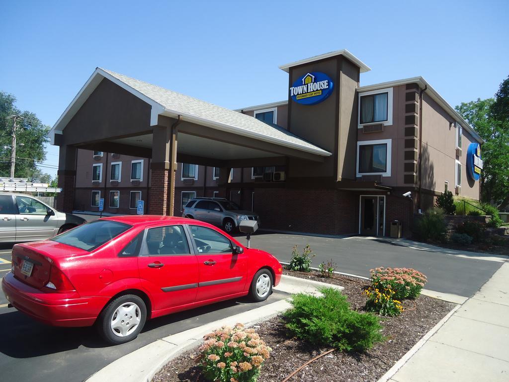 Townhouse Extended Stay Hotel Downtown Lincoln Exterior photo