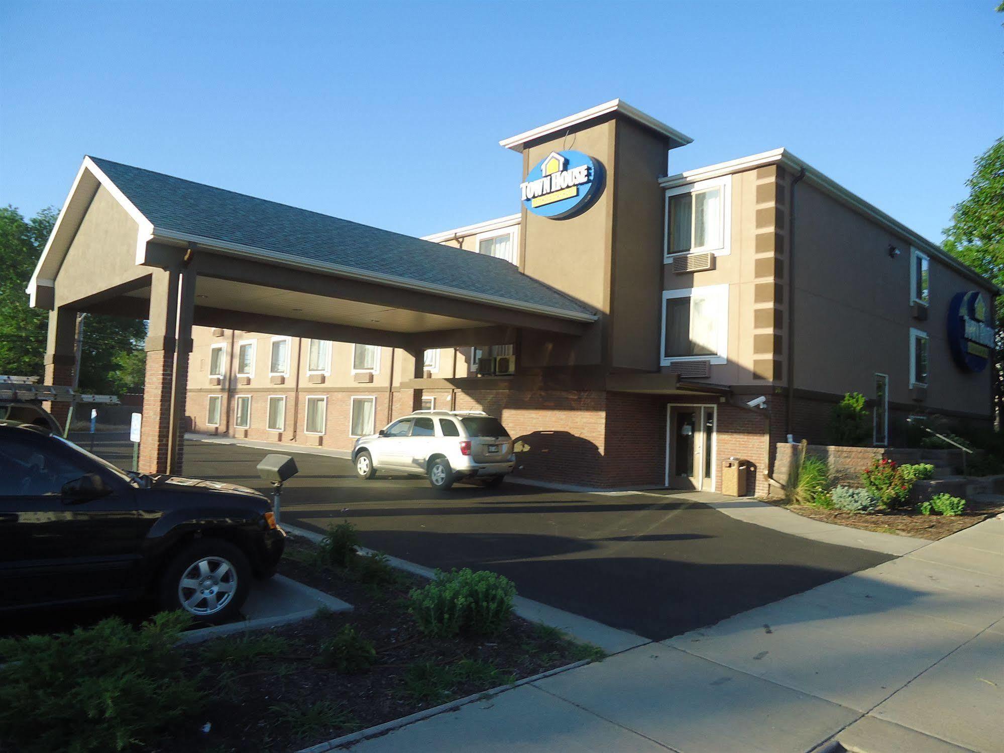 Townhouse Extended Stay Hotel Downtown Lincoln Exterior photo
