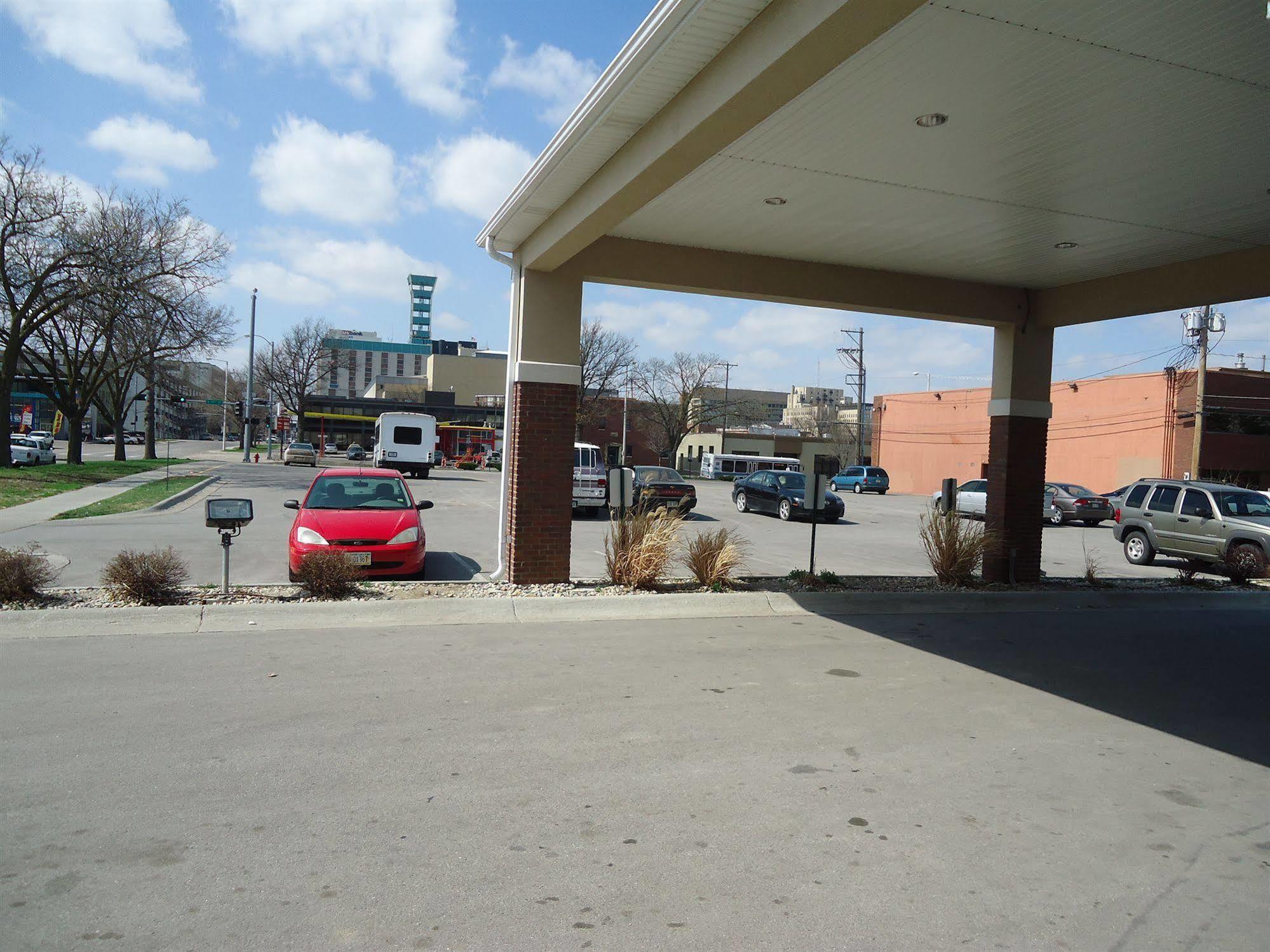 Townhouse Extended Stay Hotel Downtown Lincoln Exterior photo